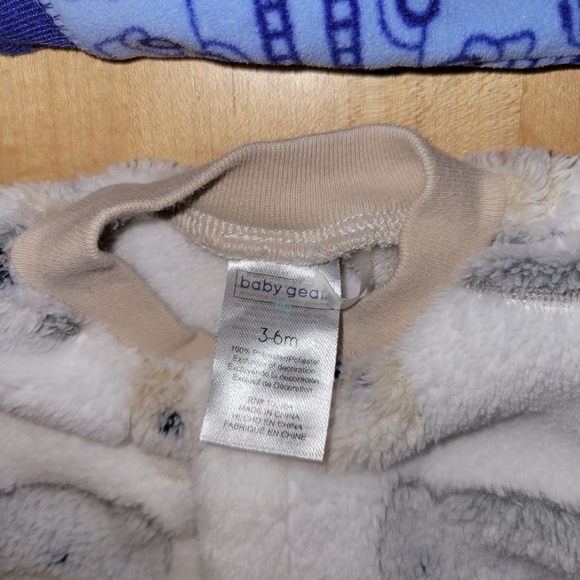 Set of 2 Baby Boy FLEECE Pajamas. BEAR & HERO THEME - Picture 3 of 4